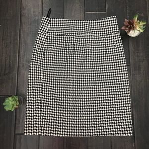 Banana Republic black and white pencil skirt